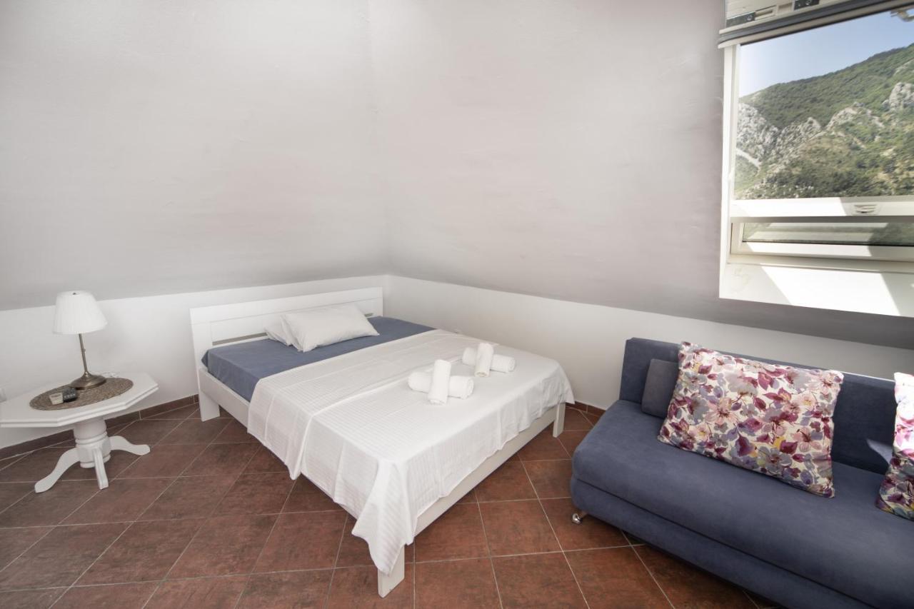 Kamena Palata Apartments Cattaro Esterno foto