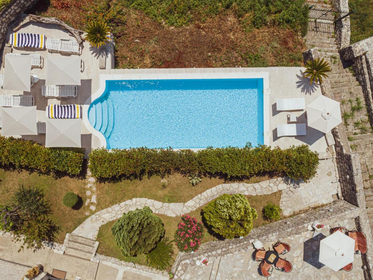 Kamena Palata Apartments Cattaro Esterno foto