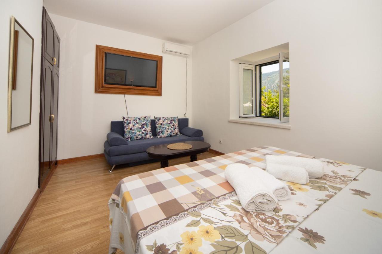 Kamena Palata Apartments Cattaro Esterno foto