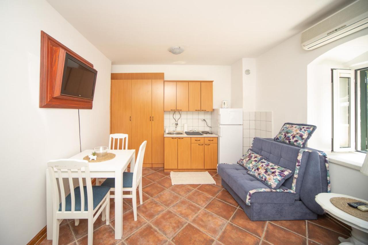 Kamena Palata Apartments Cattaro Esterno foto