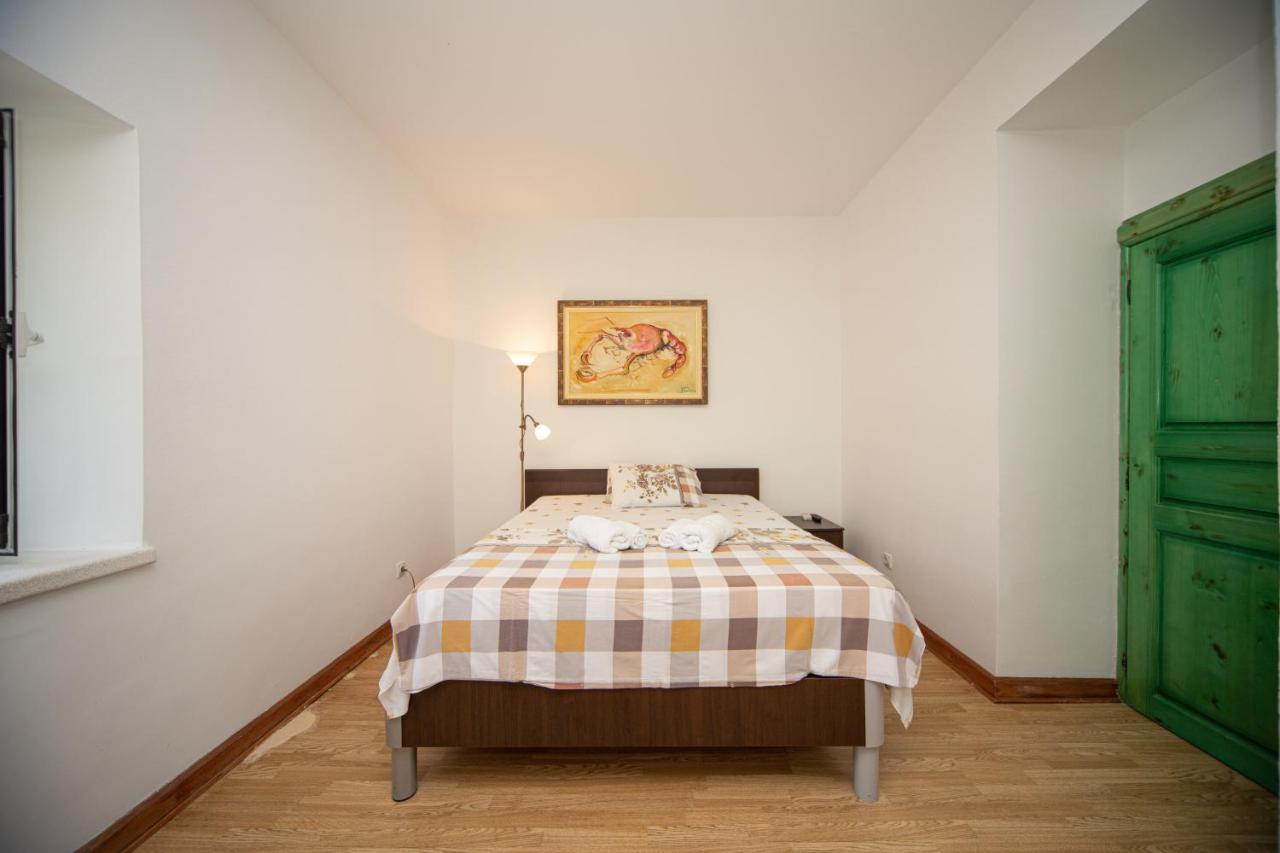 Kamena Palata Apartments Cattaro Esterno foto