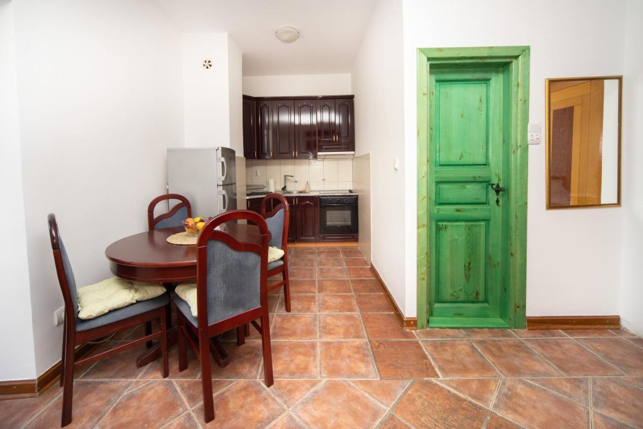 Kamena Palata Apartments Cattaro Esterno foto