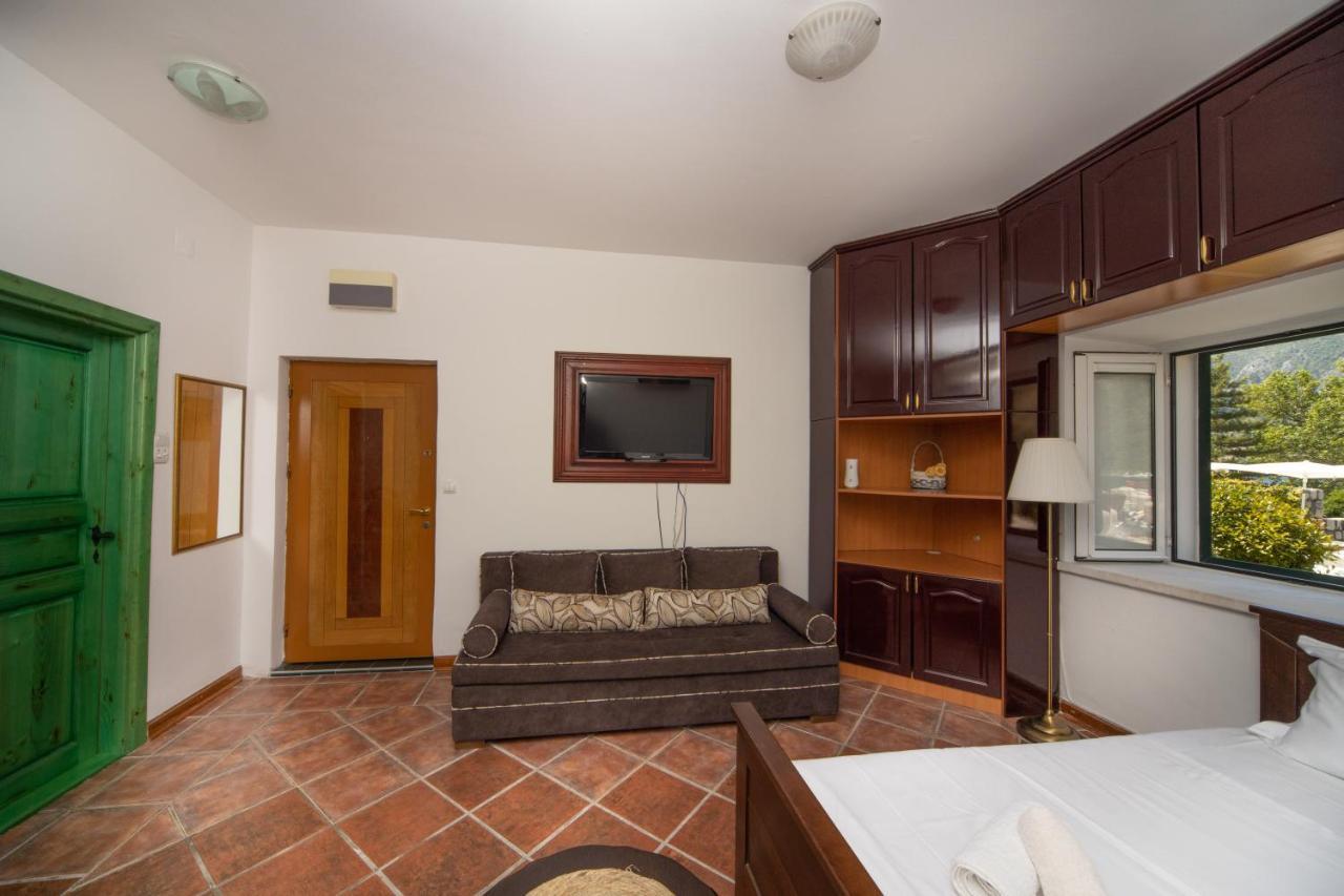 Kamena Palata Apartments Cattaro Esterno foto
