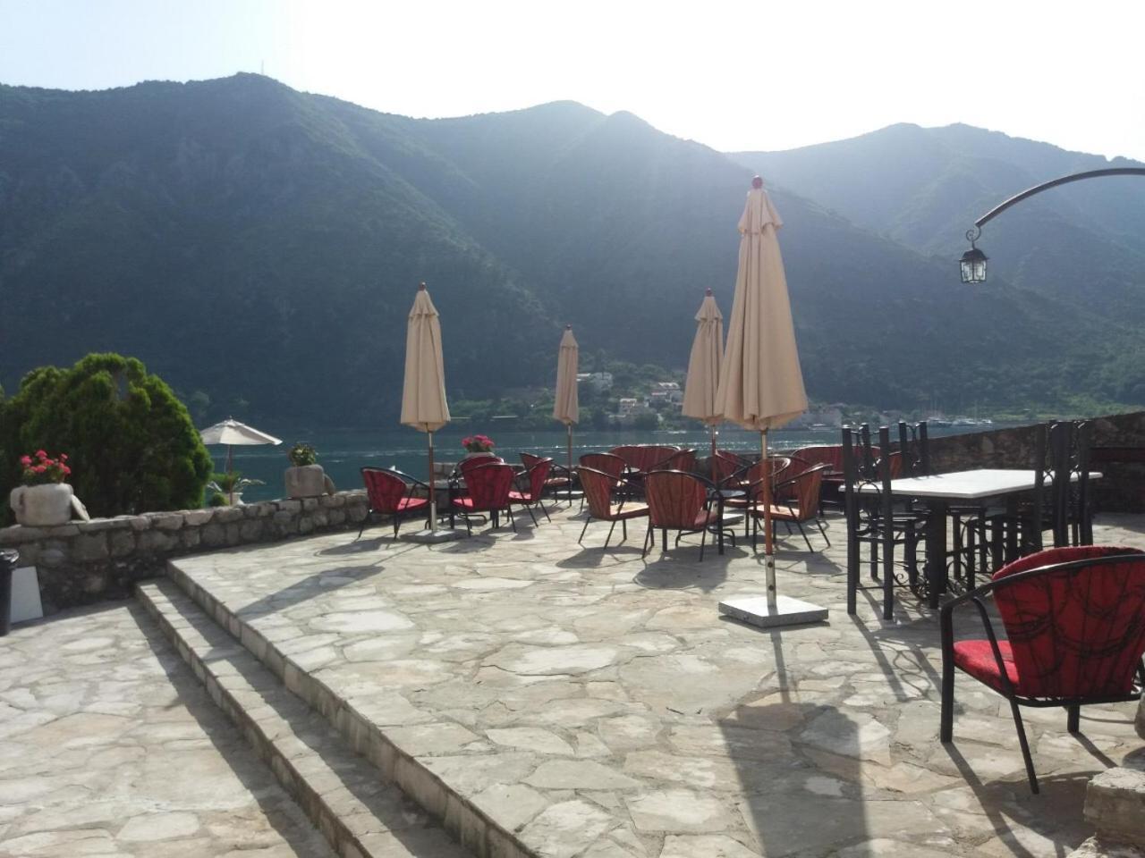 Kamena Palata Apartments Cattaro Esterno foto
