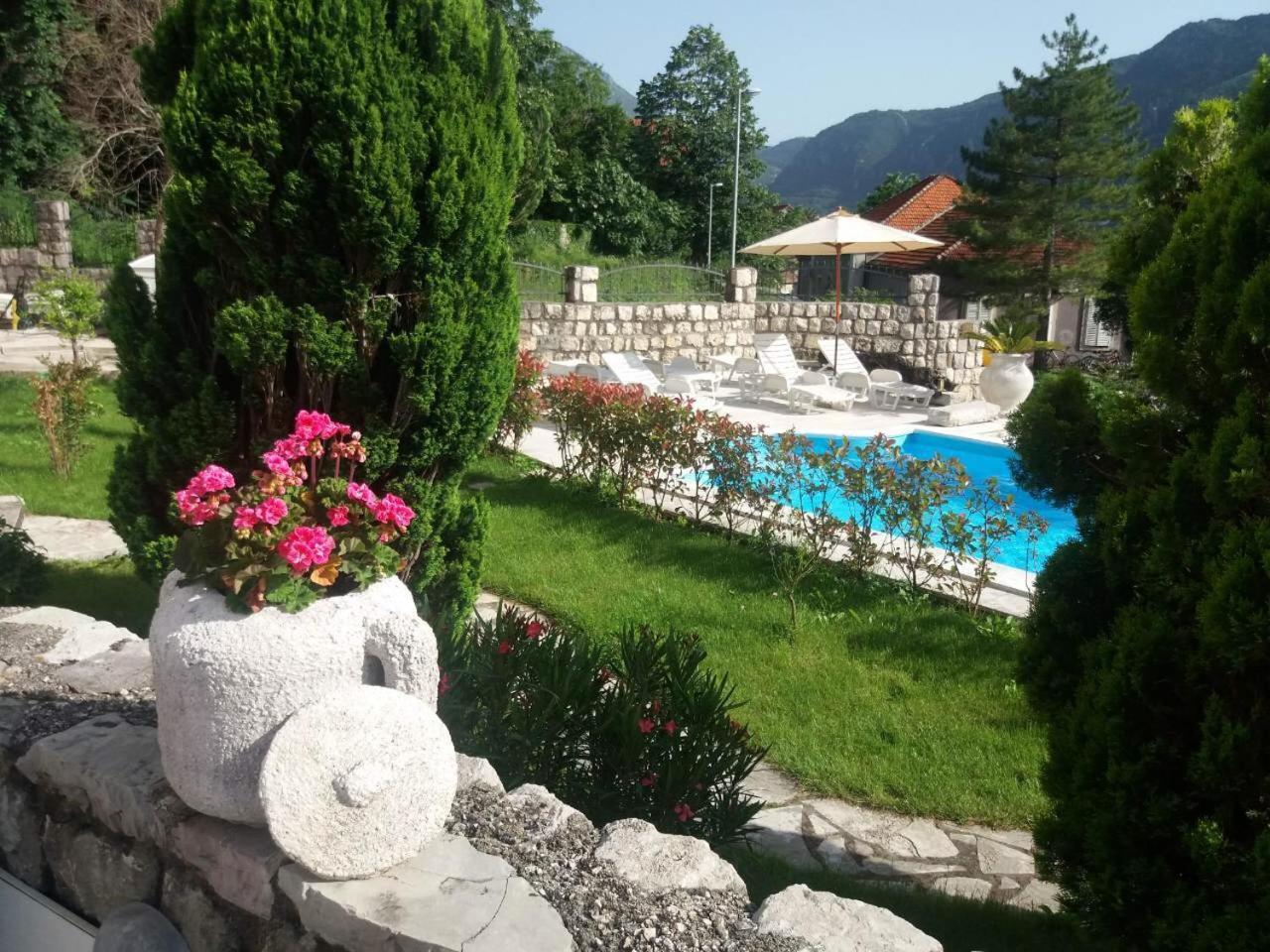 Kamena Palata Apartments Cattaro Esterno foto